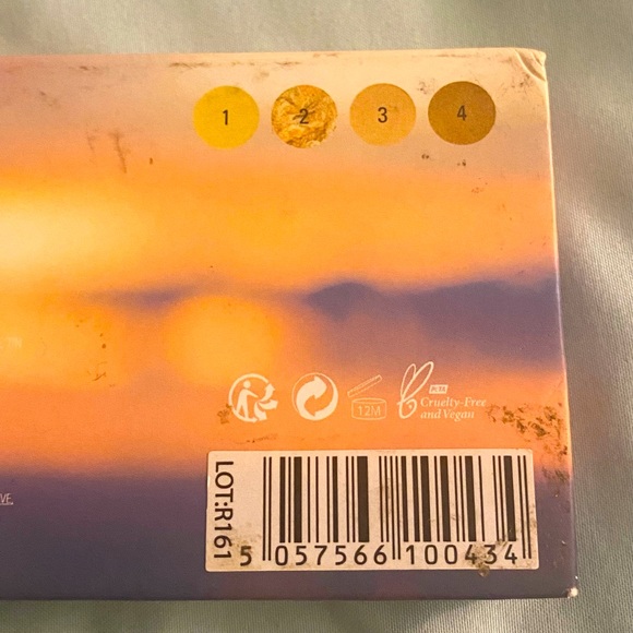 Makeup Obsession London Face Palette - Bronzer and Blush - Picture 3 of 8